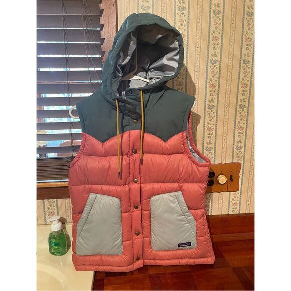 Patagonia Woman’s Bivy Hooded Down Vest Sz L Sold Out Burl Red - Picture 5 of 13